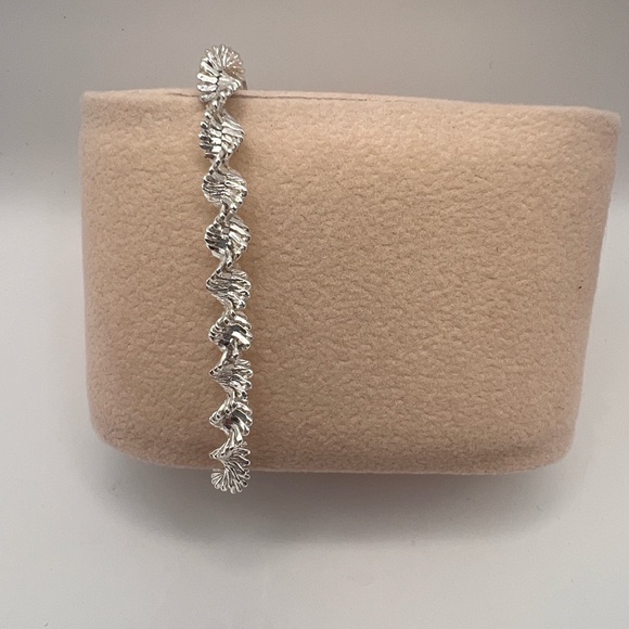 Napier silver tone twisted bracelet - Picture 2 of 7